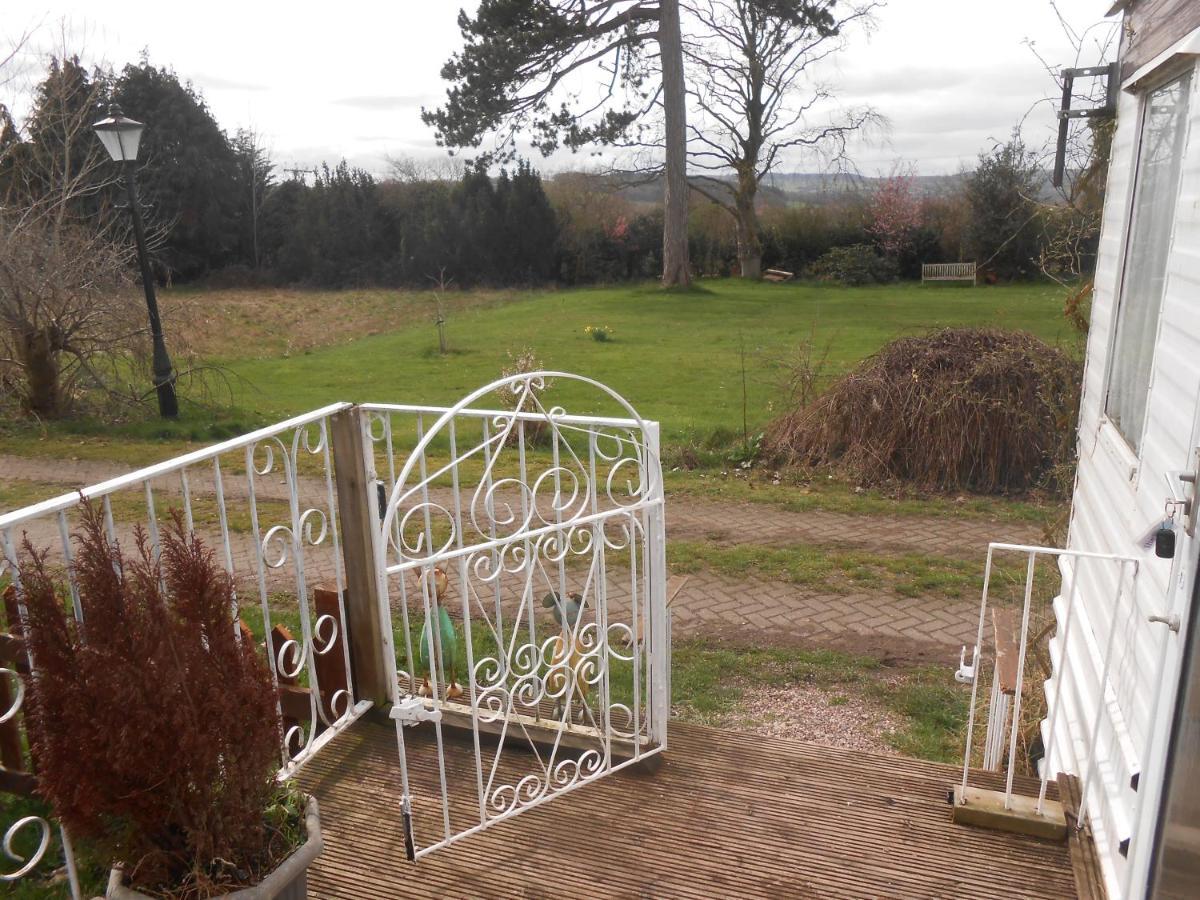 'The Cabin'. A Cosy Private & Secure Holiday Home. Padeswood Luaran gambar