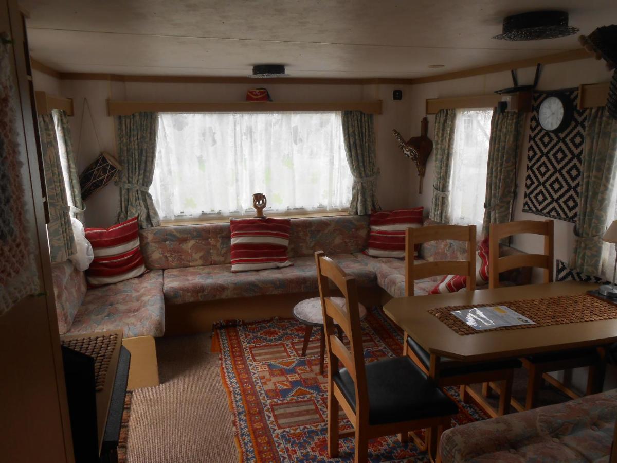 'The Cabin'. A Cosy Private & Secure Holiday Home. Padeswood Luaran gambar